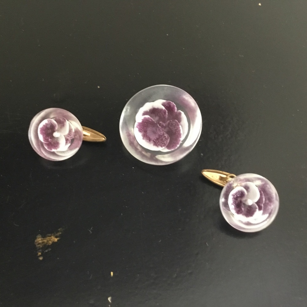 Vintage 40s acrylic Purple pansy cuff links & button